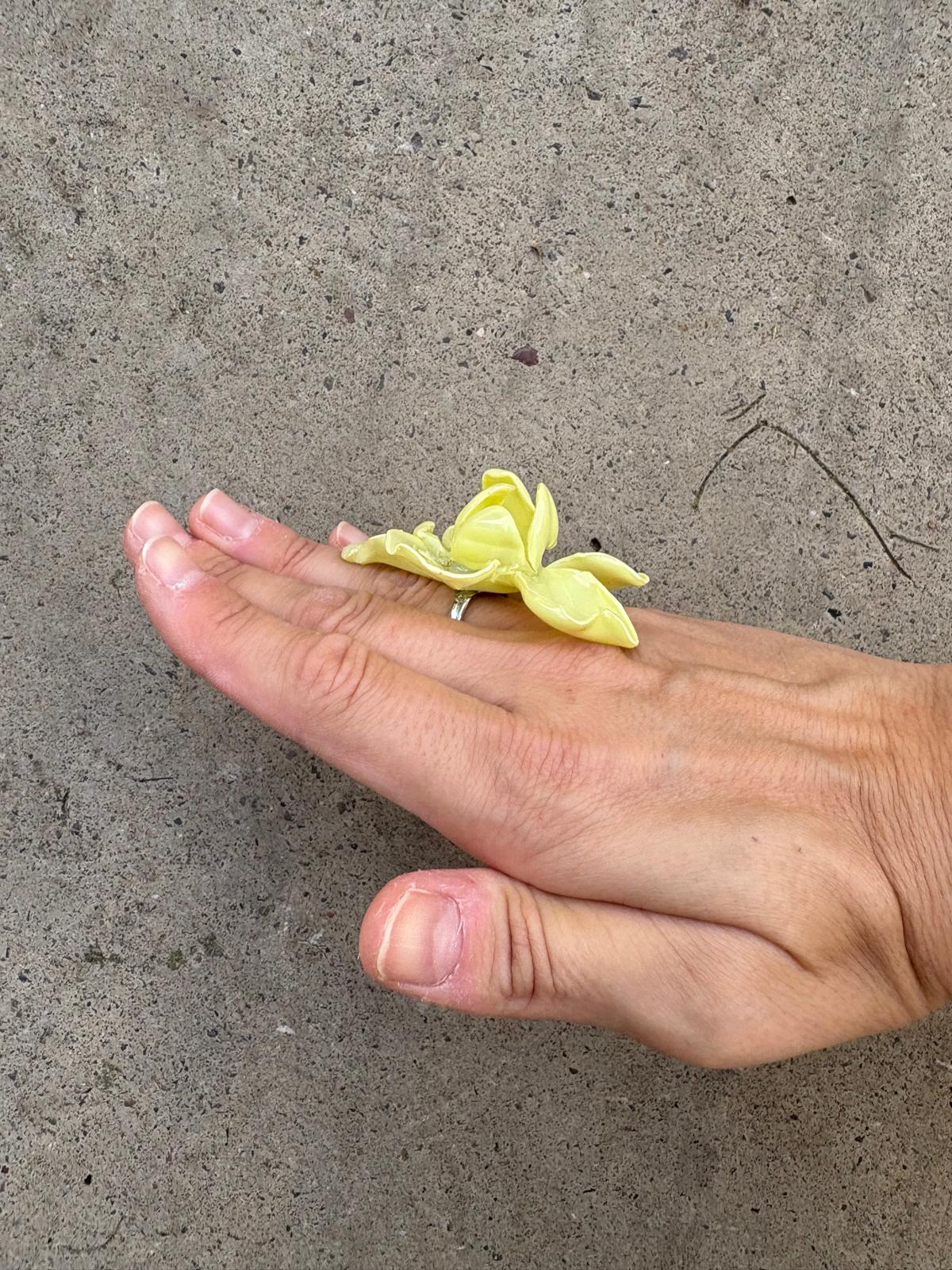 Anillo Flor Amarillo Pastel