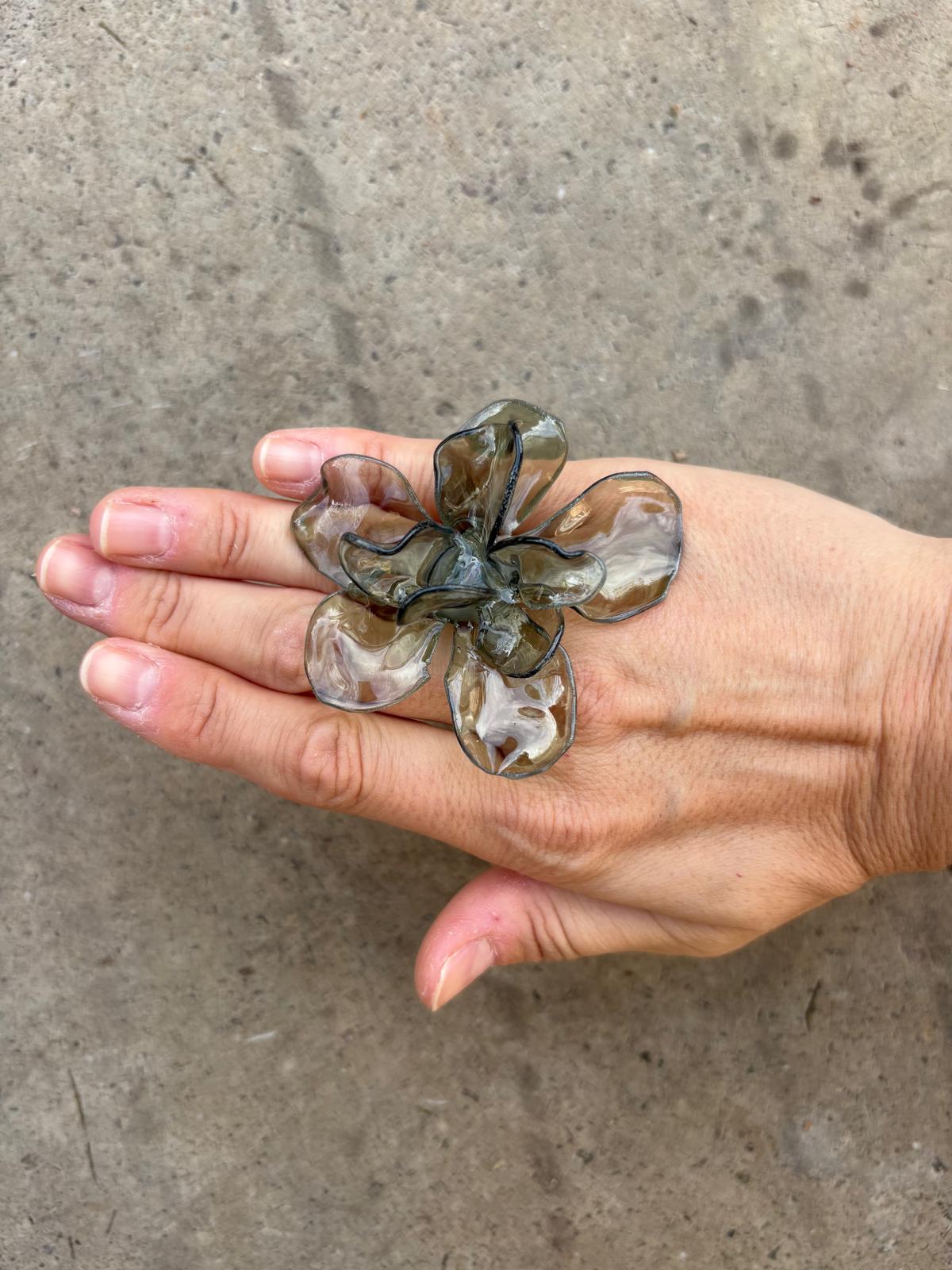 Anillo Flor Gris