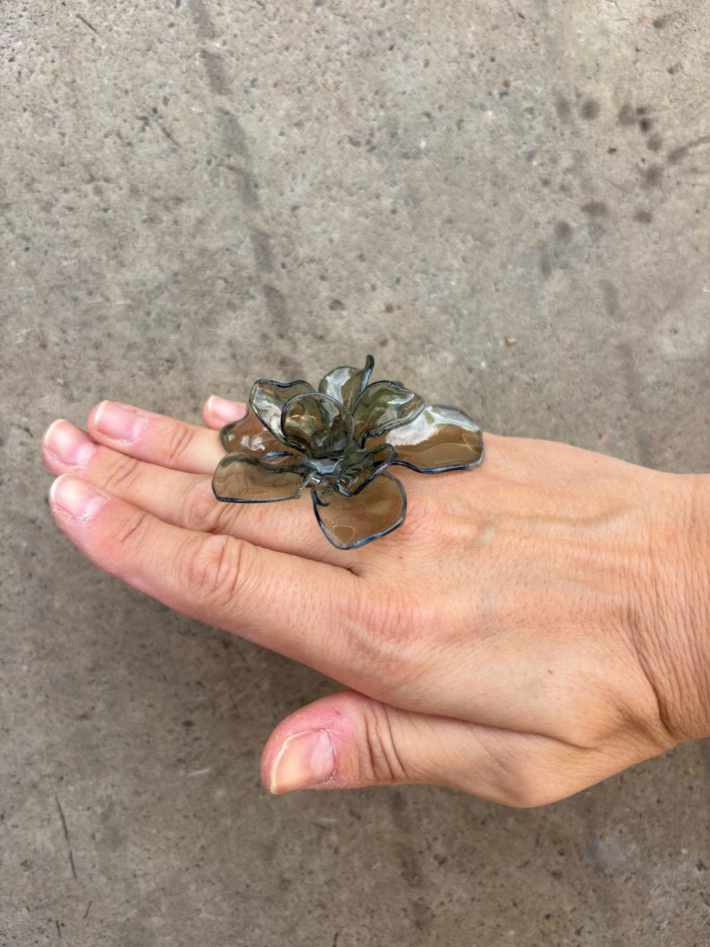 Anillo Flor Gris