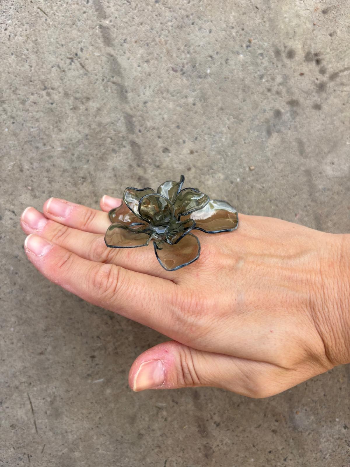 Anillo Flor Gris