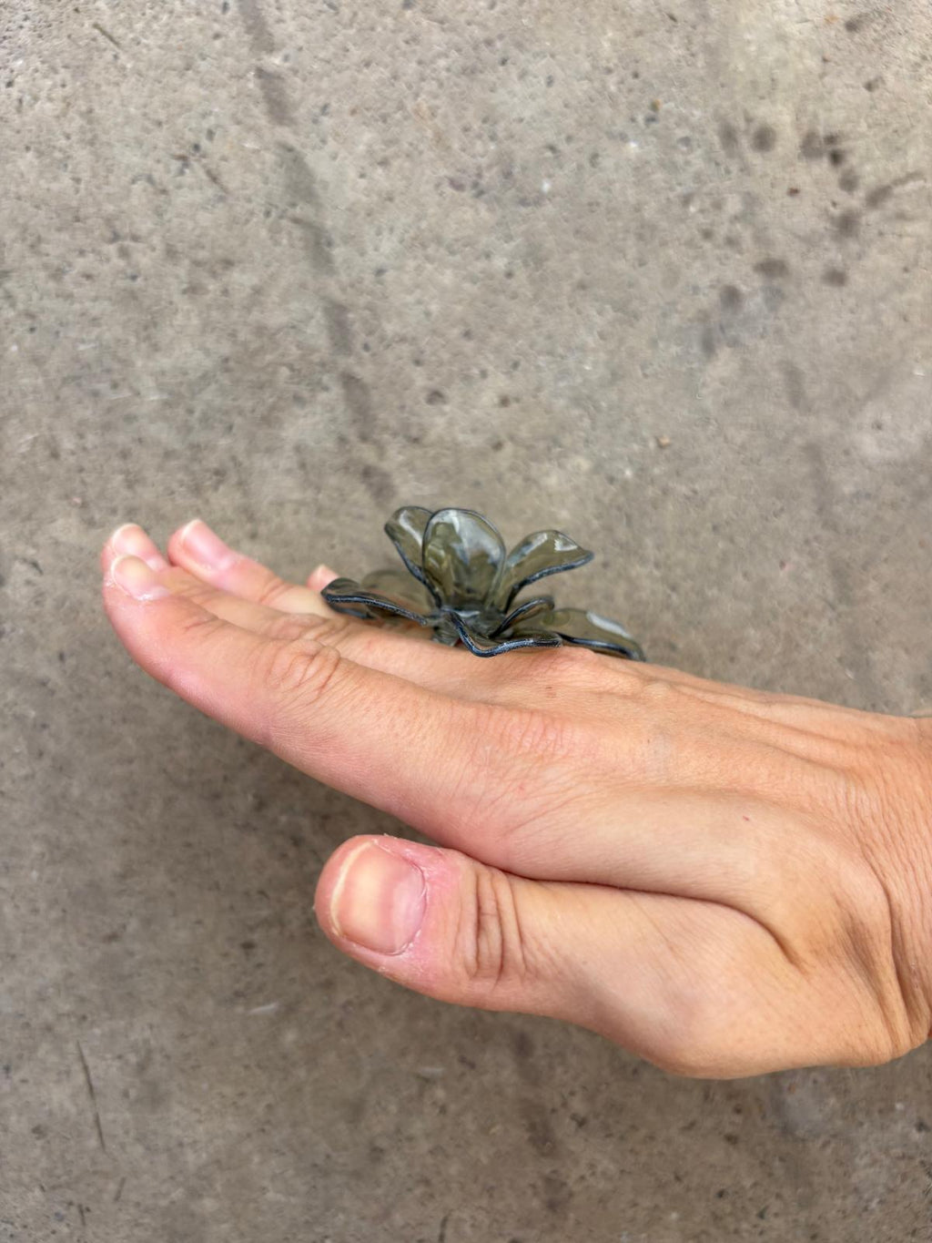 Anillo Flor Gris
