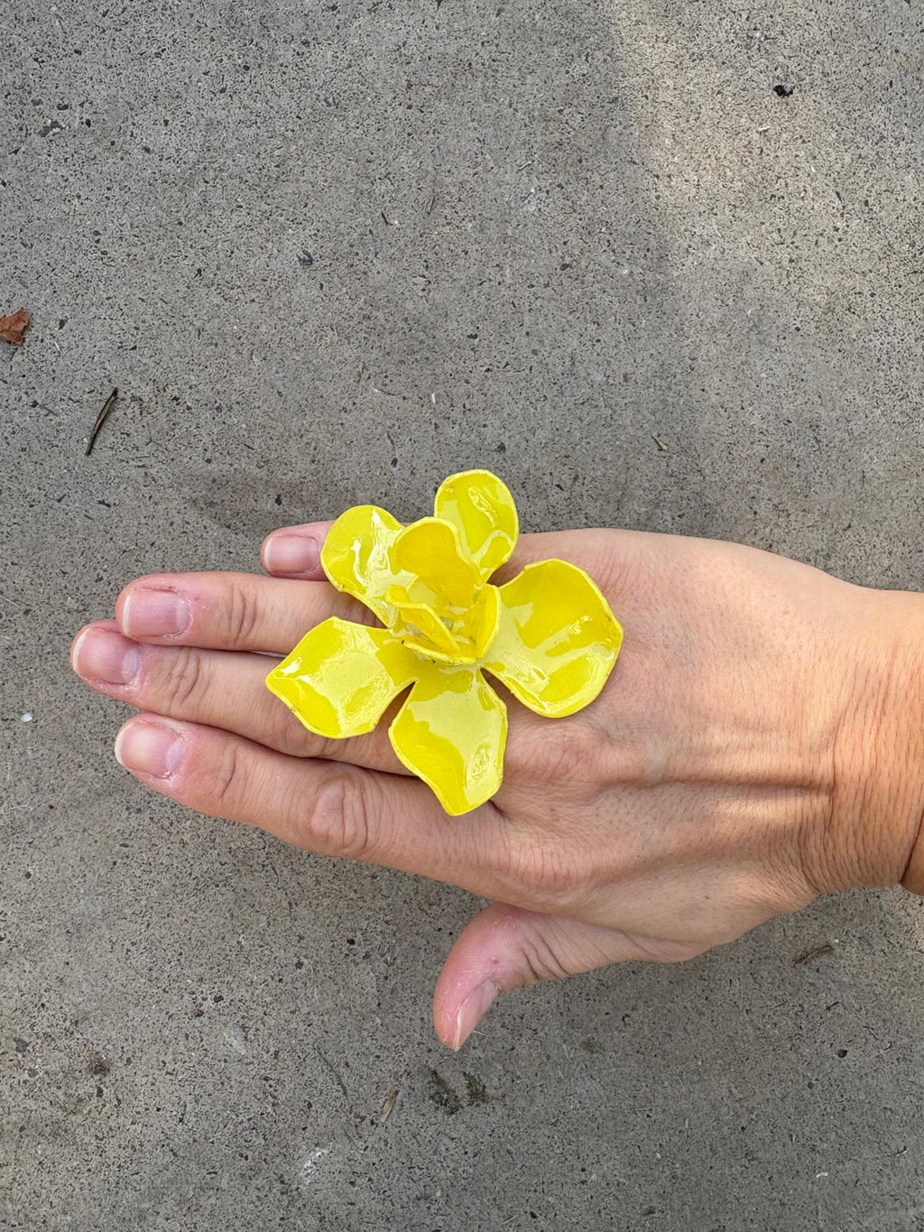 Anillo flor amarillo