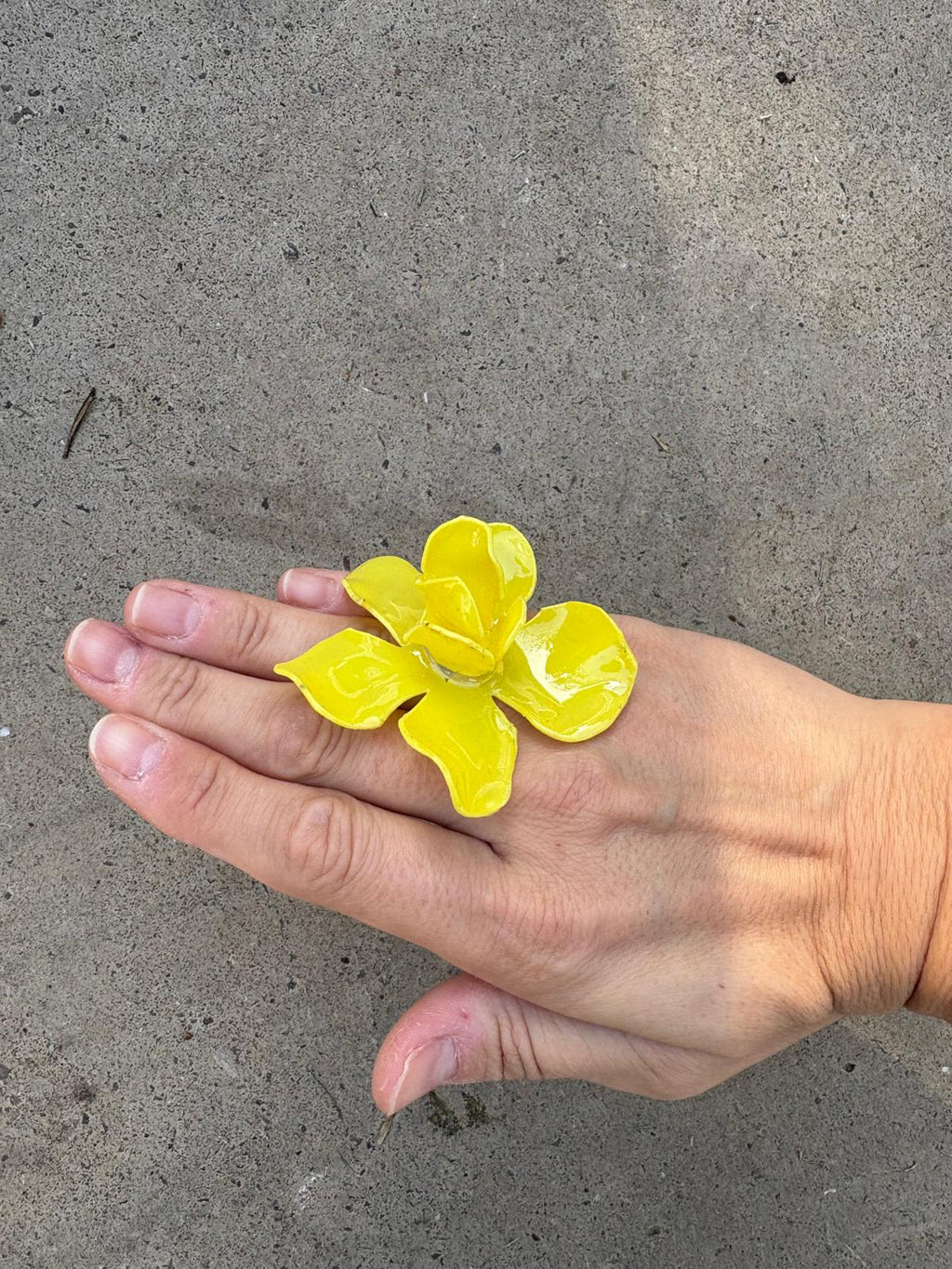Anillo flor amarillo