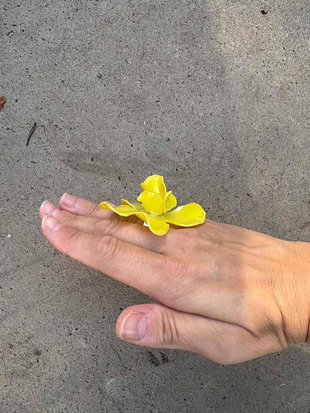 Anillo flor amarillo