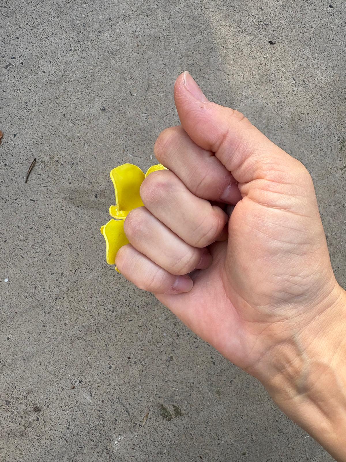 Anillo flor amarillo