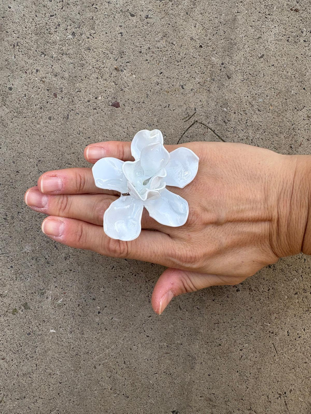Anillo flor blanco