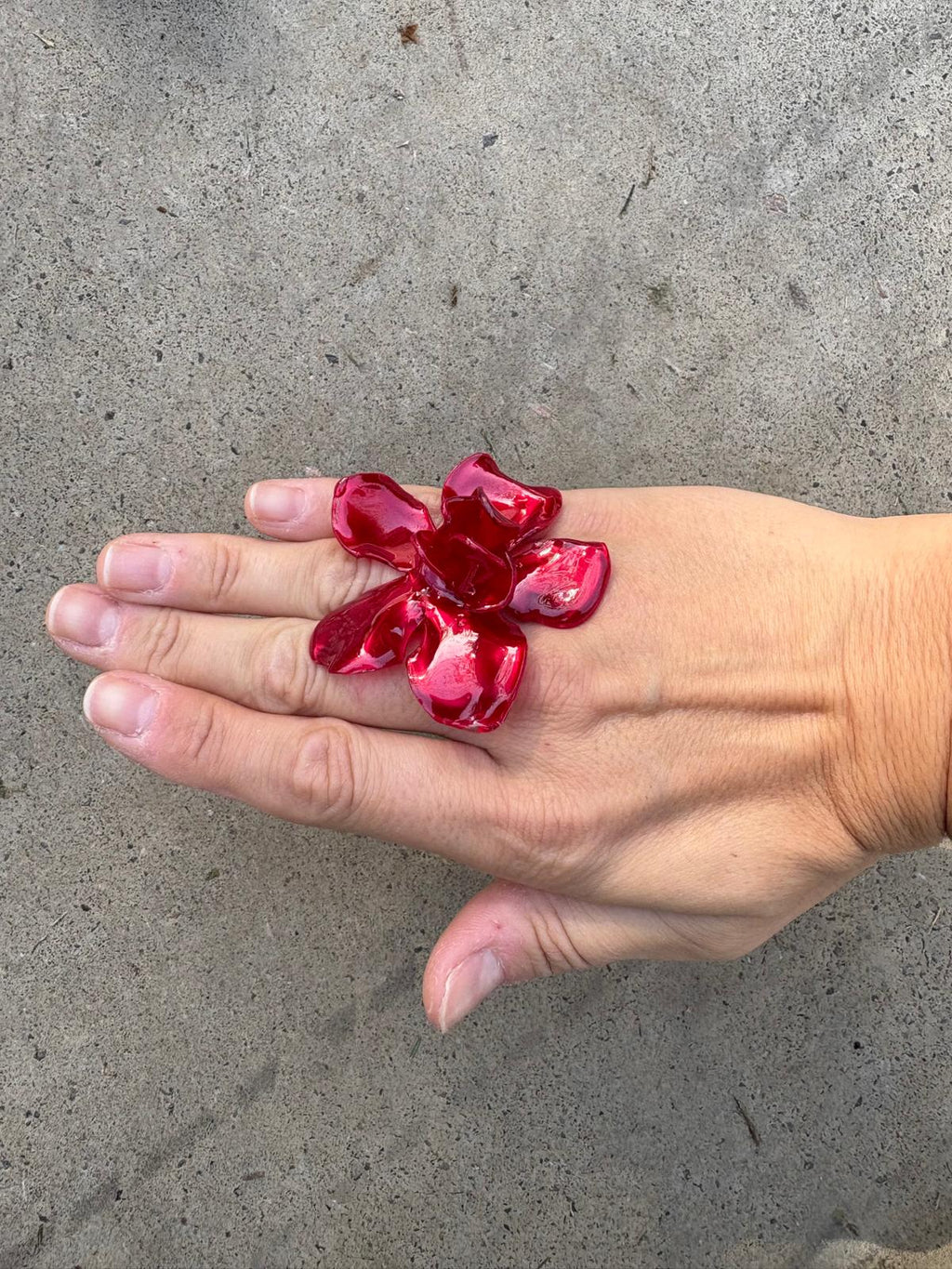 Anillo flor carmin