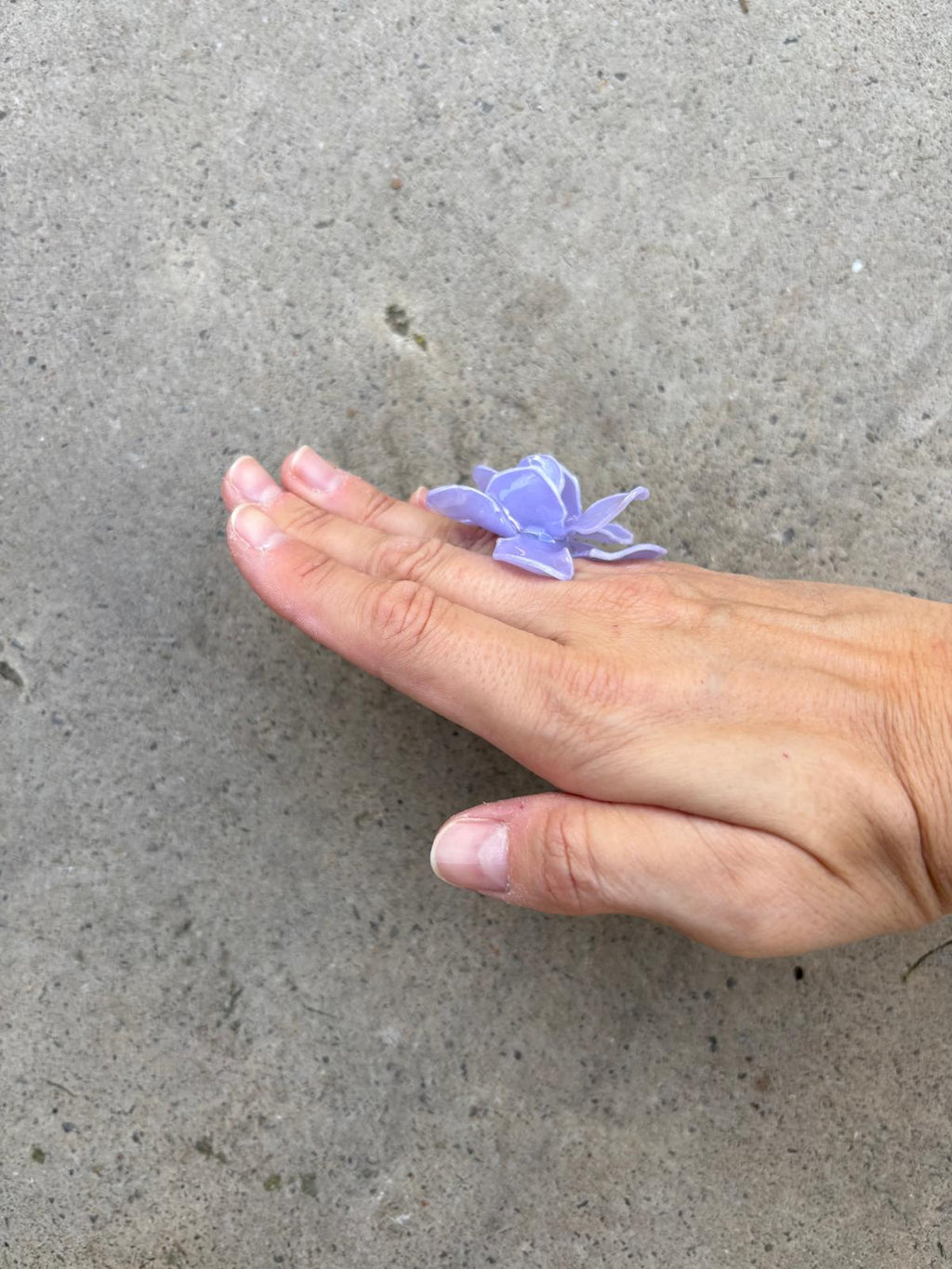Anillo flor lila