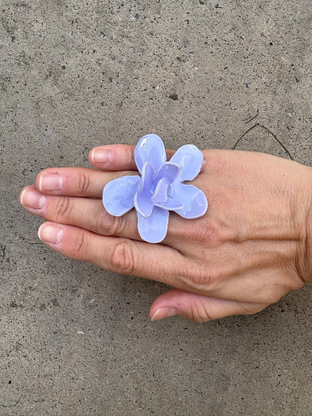 Anillo flor lila opaco