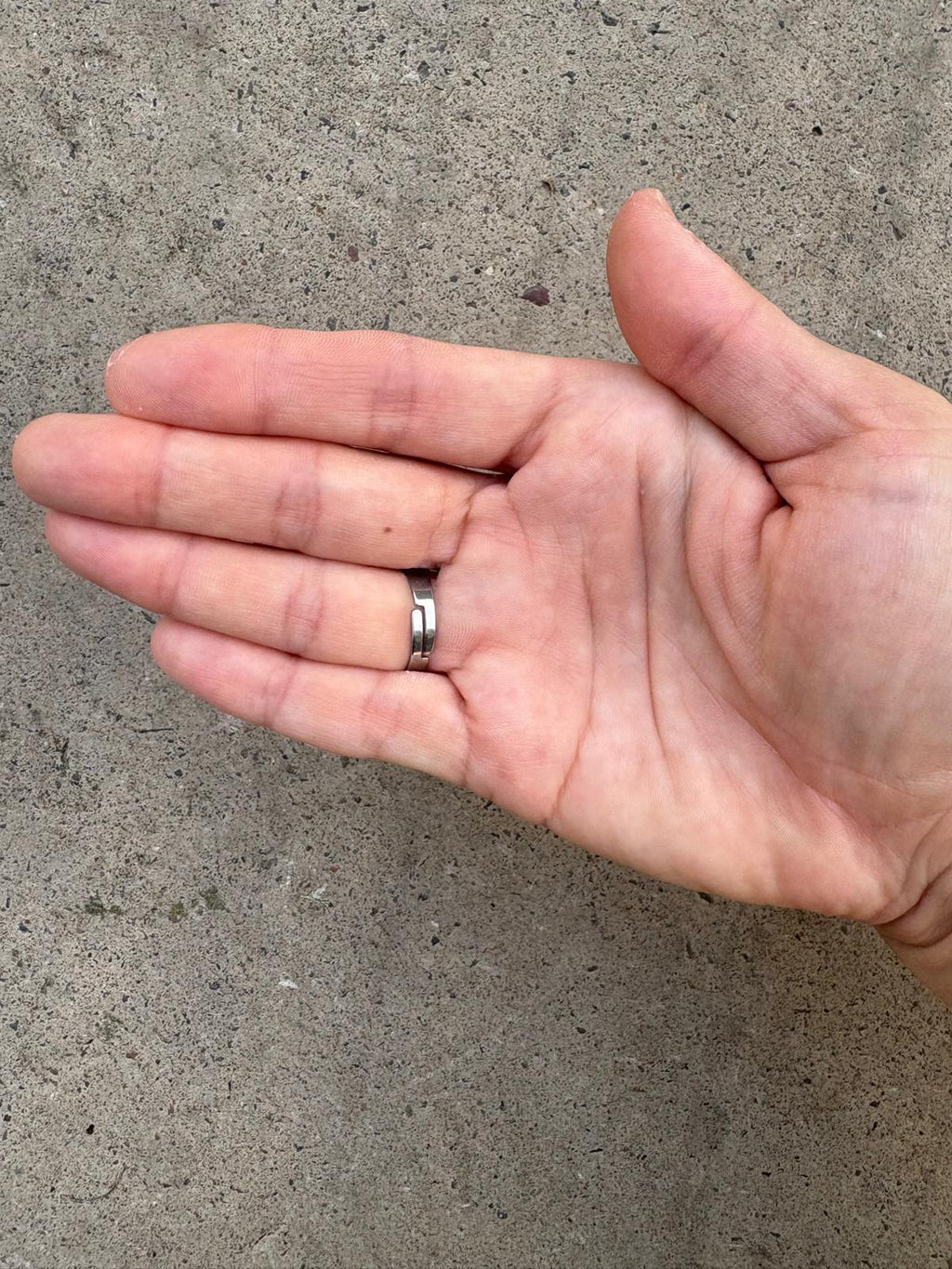 Anillo flor lila opaco