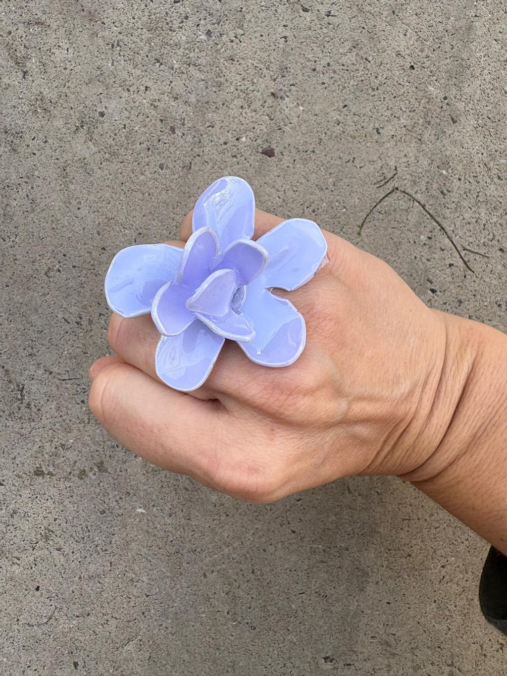 Anillo flor lila opaco