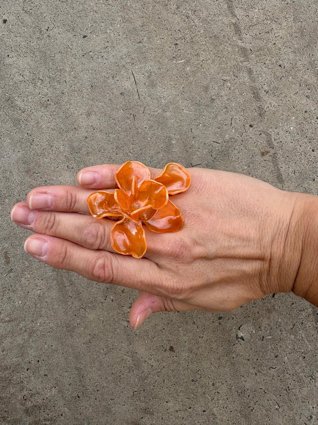 Anillo flor naranja