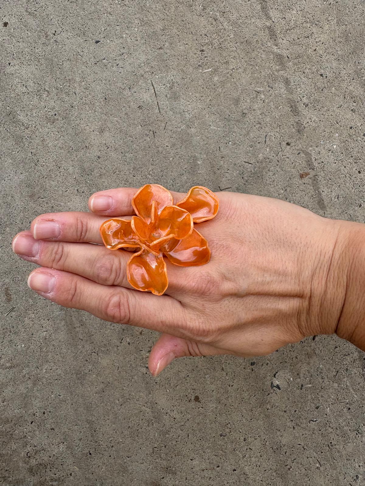 Anillo flor naranja