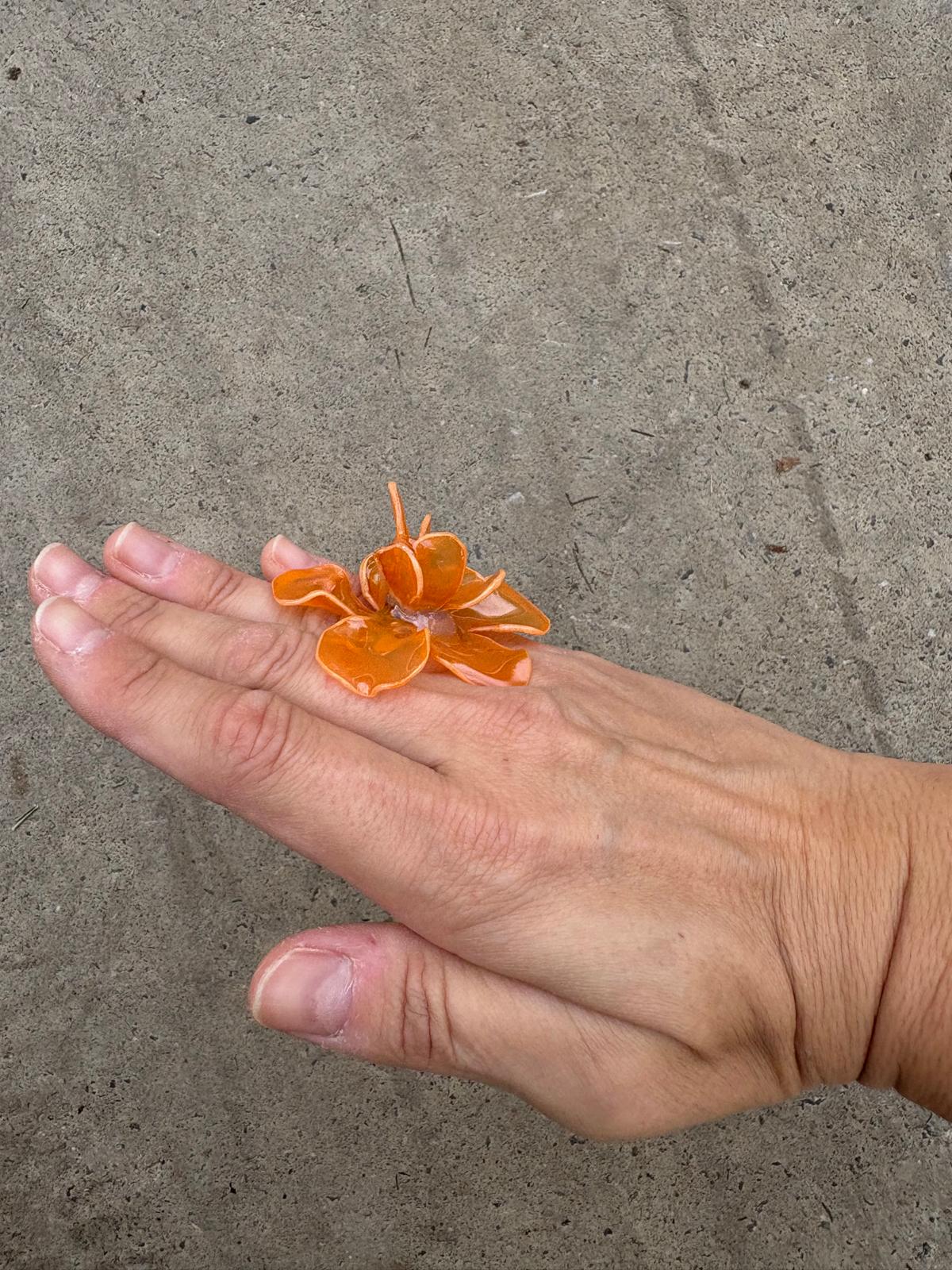Anillo flor naranja