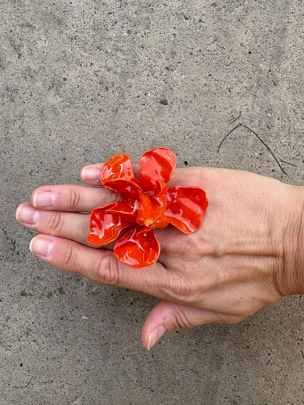 Anillo flor naranja opaco