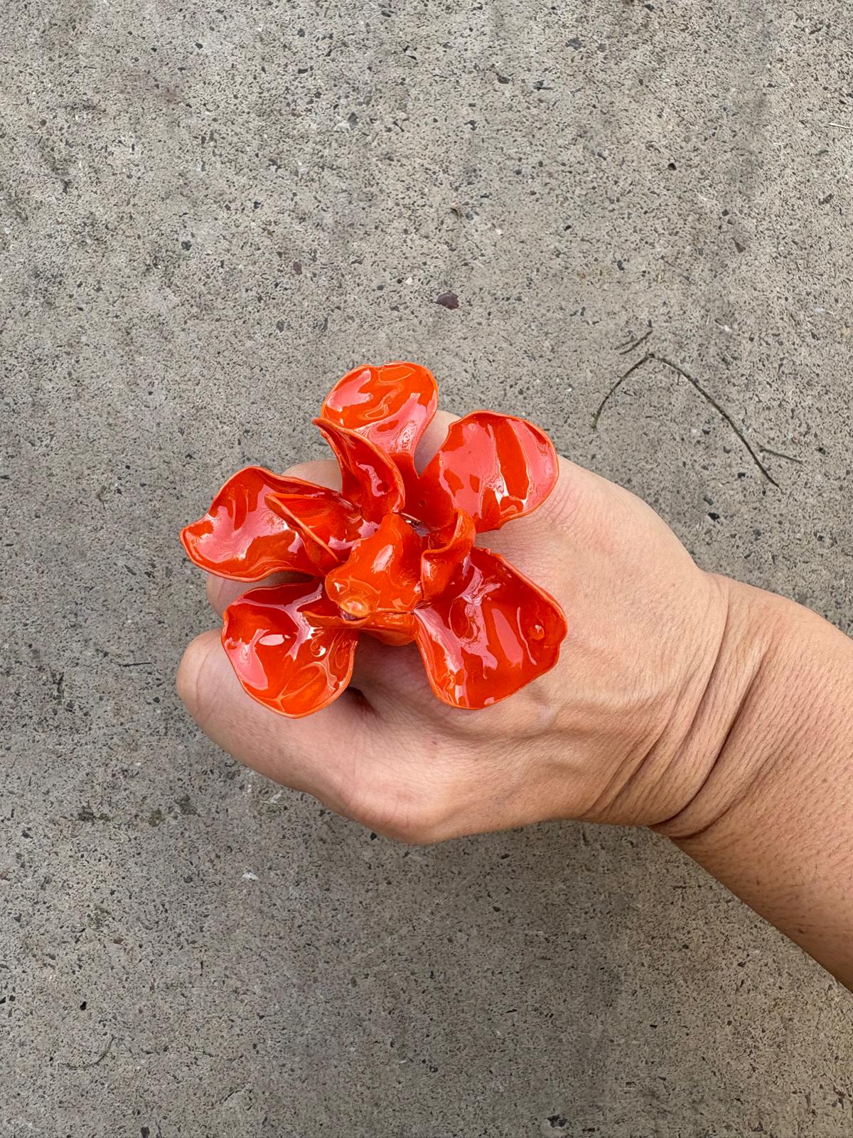 Anillo flor naranja opaco