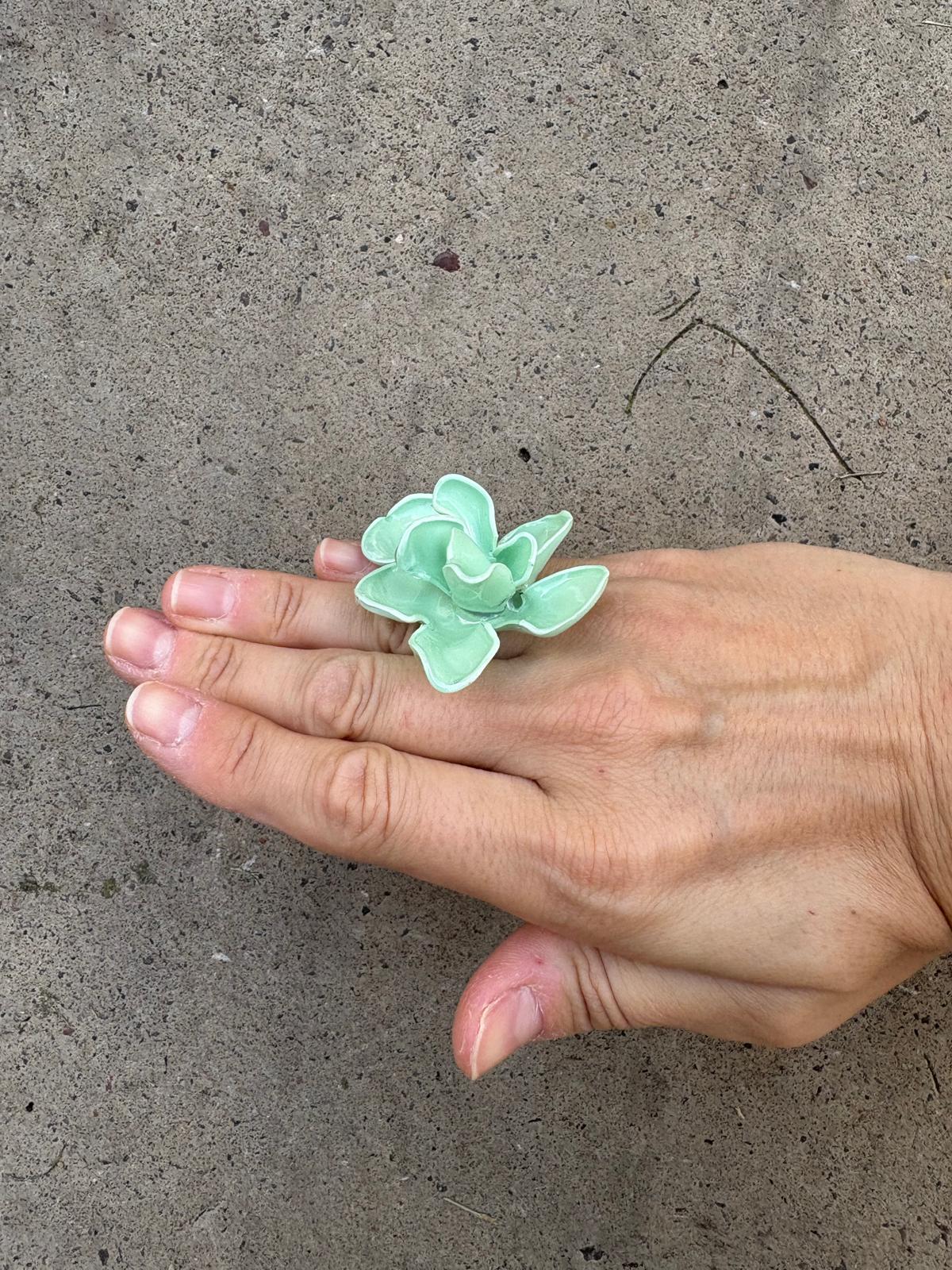 Anillo flor verde menta