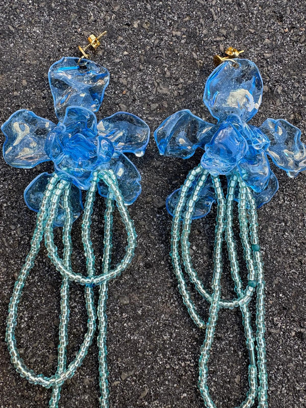 Pendiente flor azul clarito