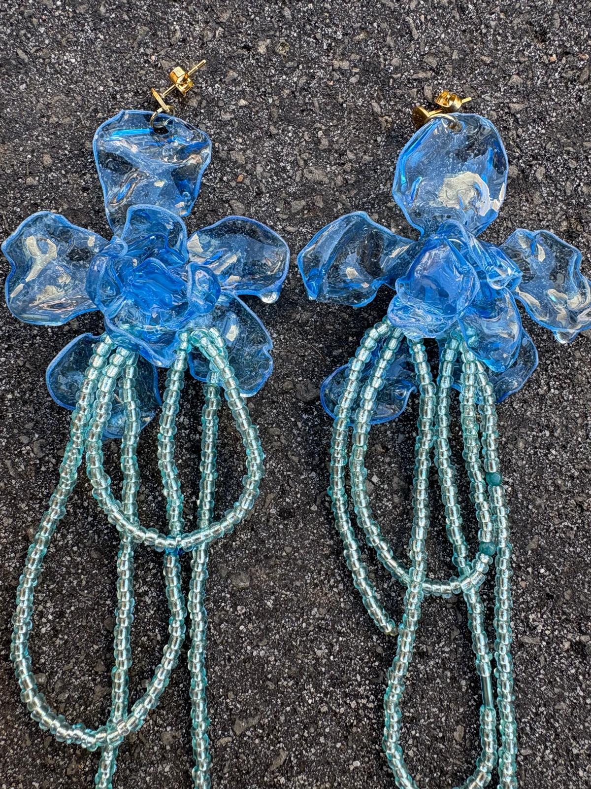 Pendiente flor azul clarito