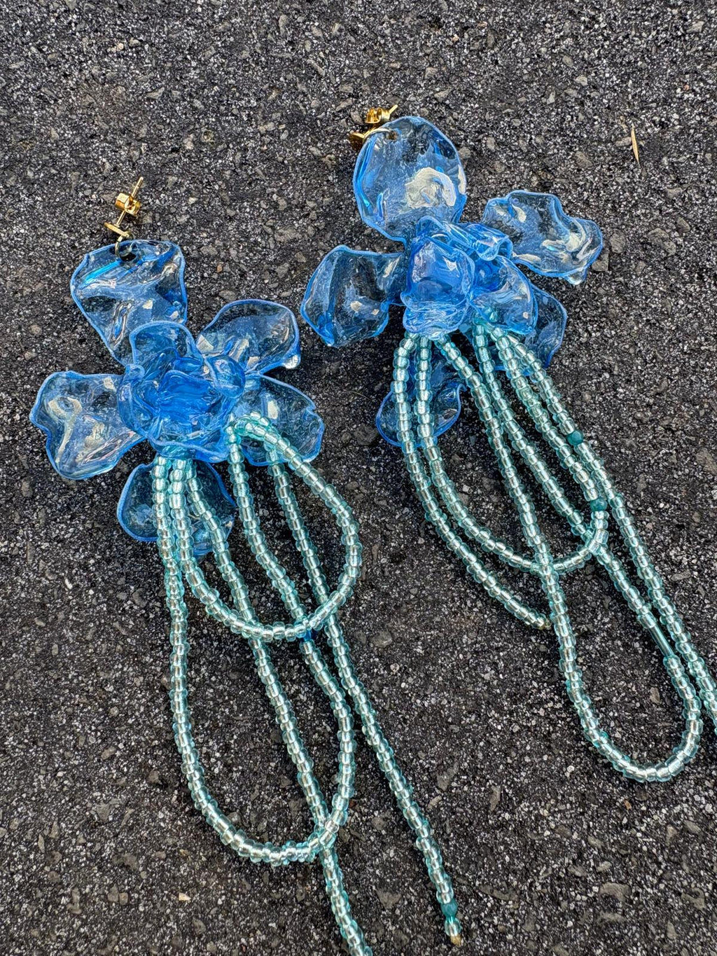 Pendiente flor azul clarito