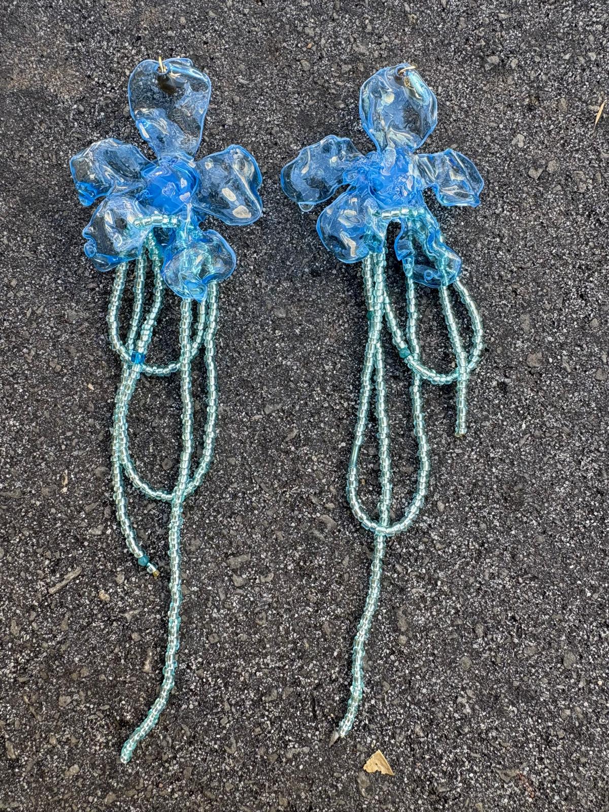 Pendiente flor azul clarito