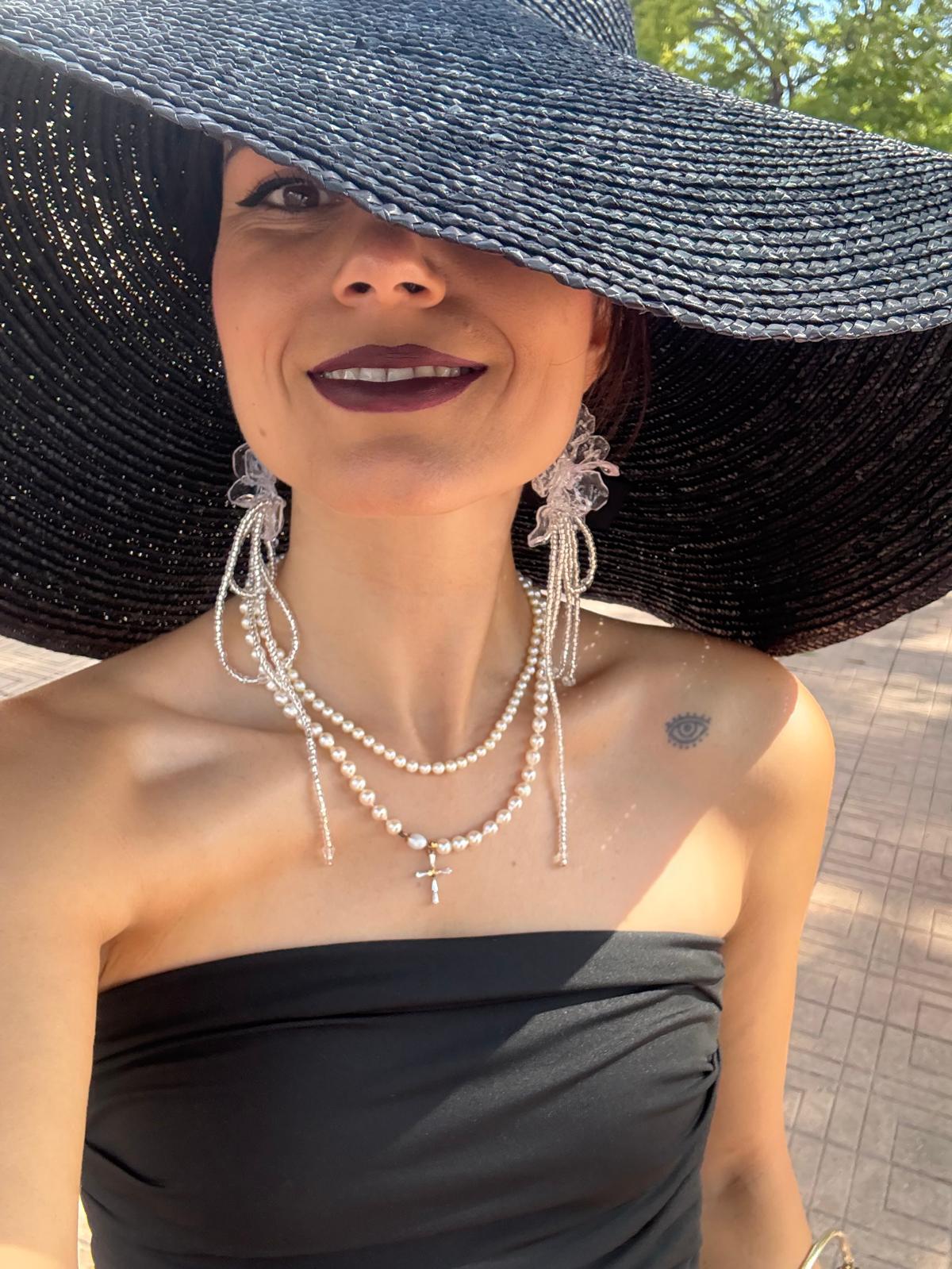 Pendiente flor invitada boda