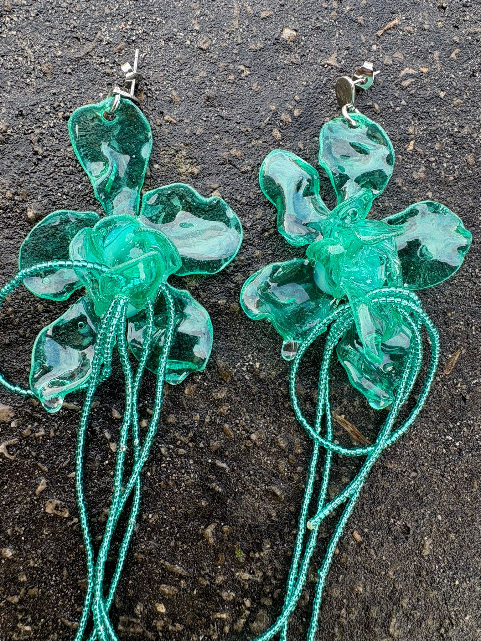 Pendientes Flor Aguamarina con tira de cuentas