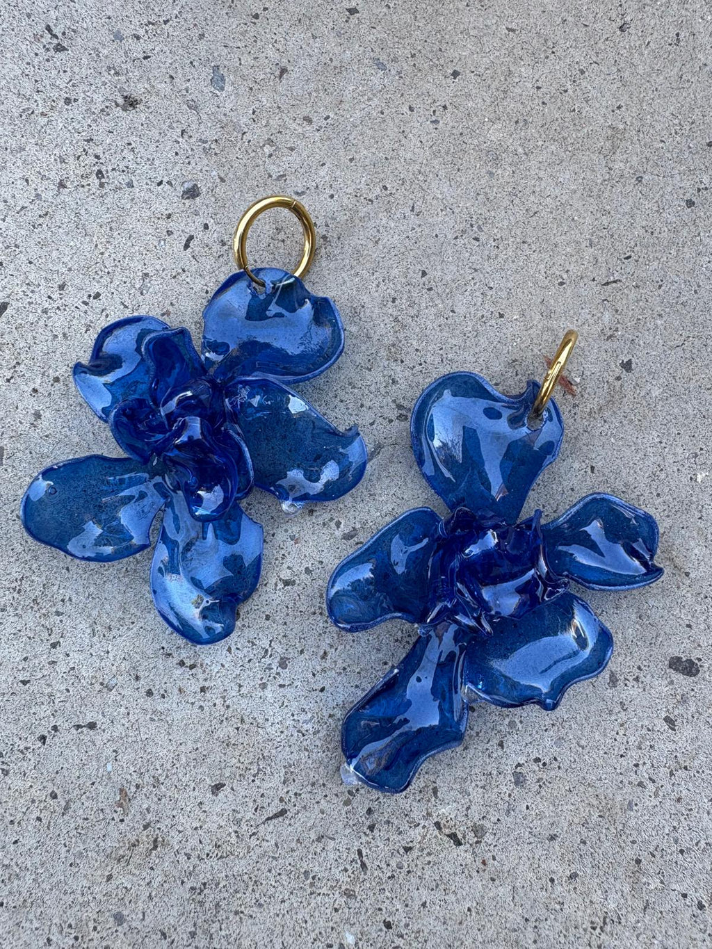 Pendientes flor grande azul marino