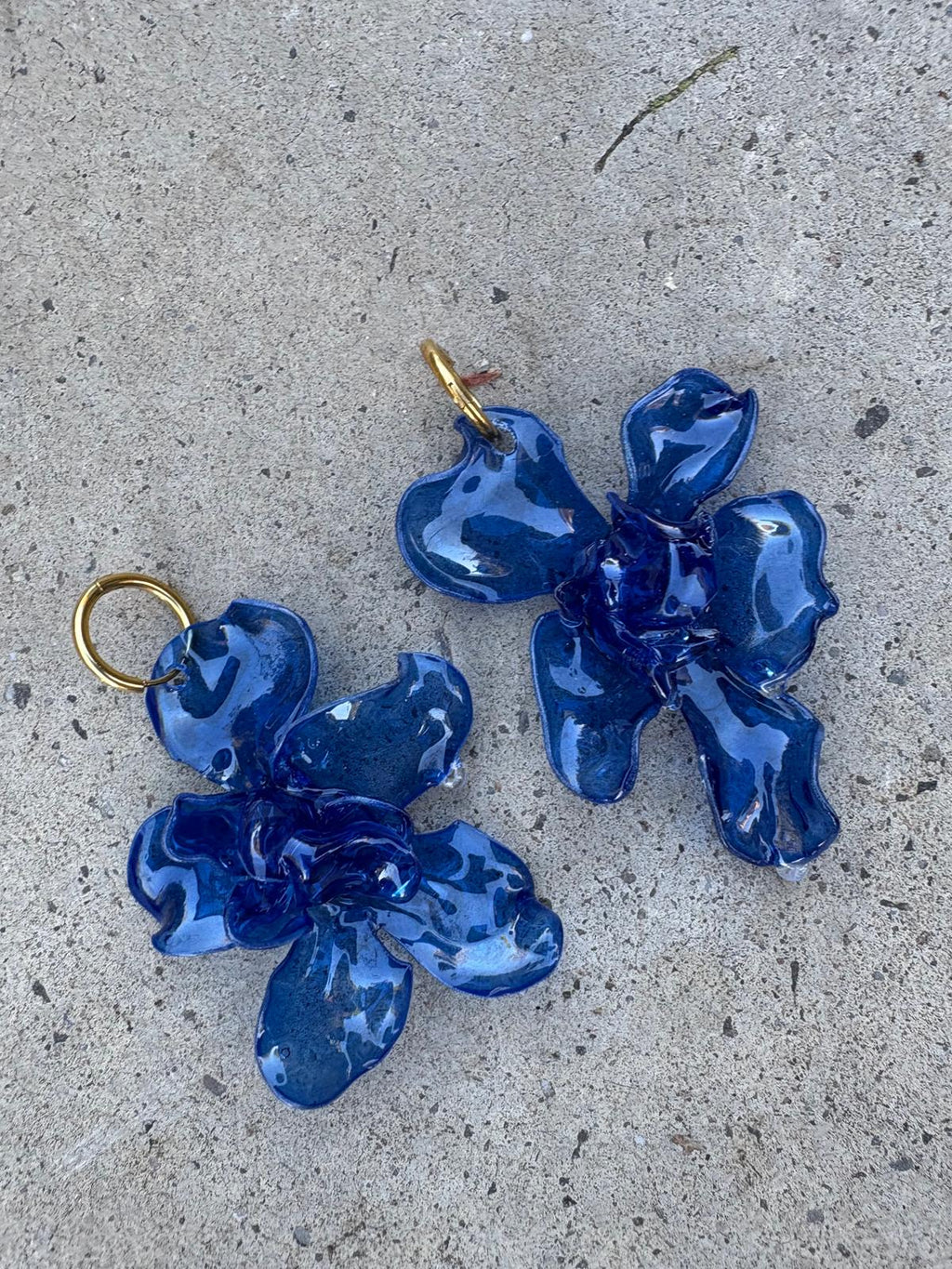 Pendientes flor grande azul marino