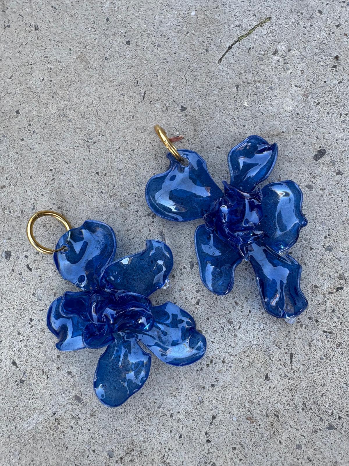 Pendientes flor grande azul marino