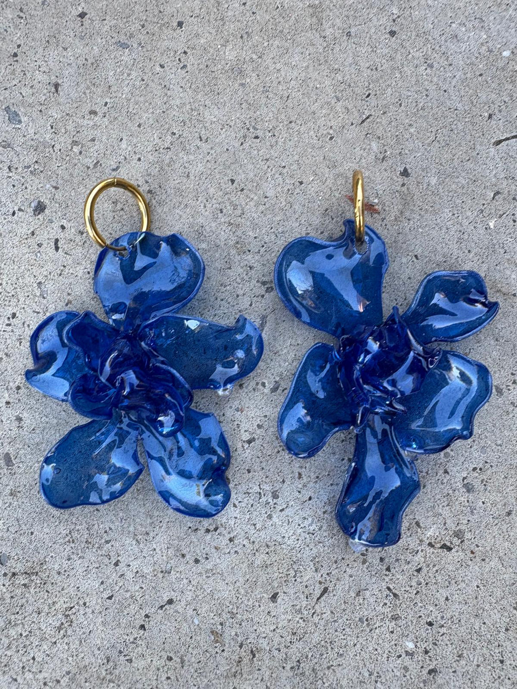Pendientes flor grande azul marino