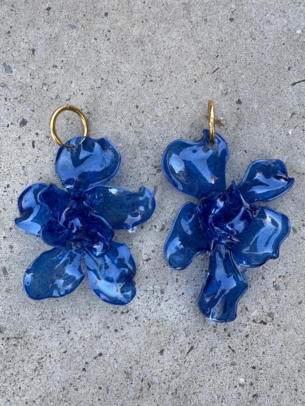 Pendientes flor grande azul marino