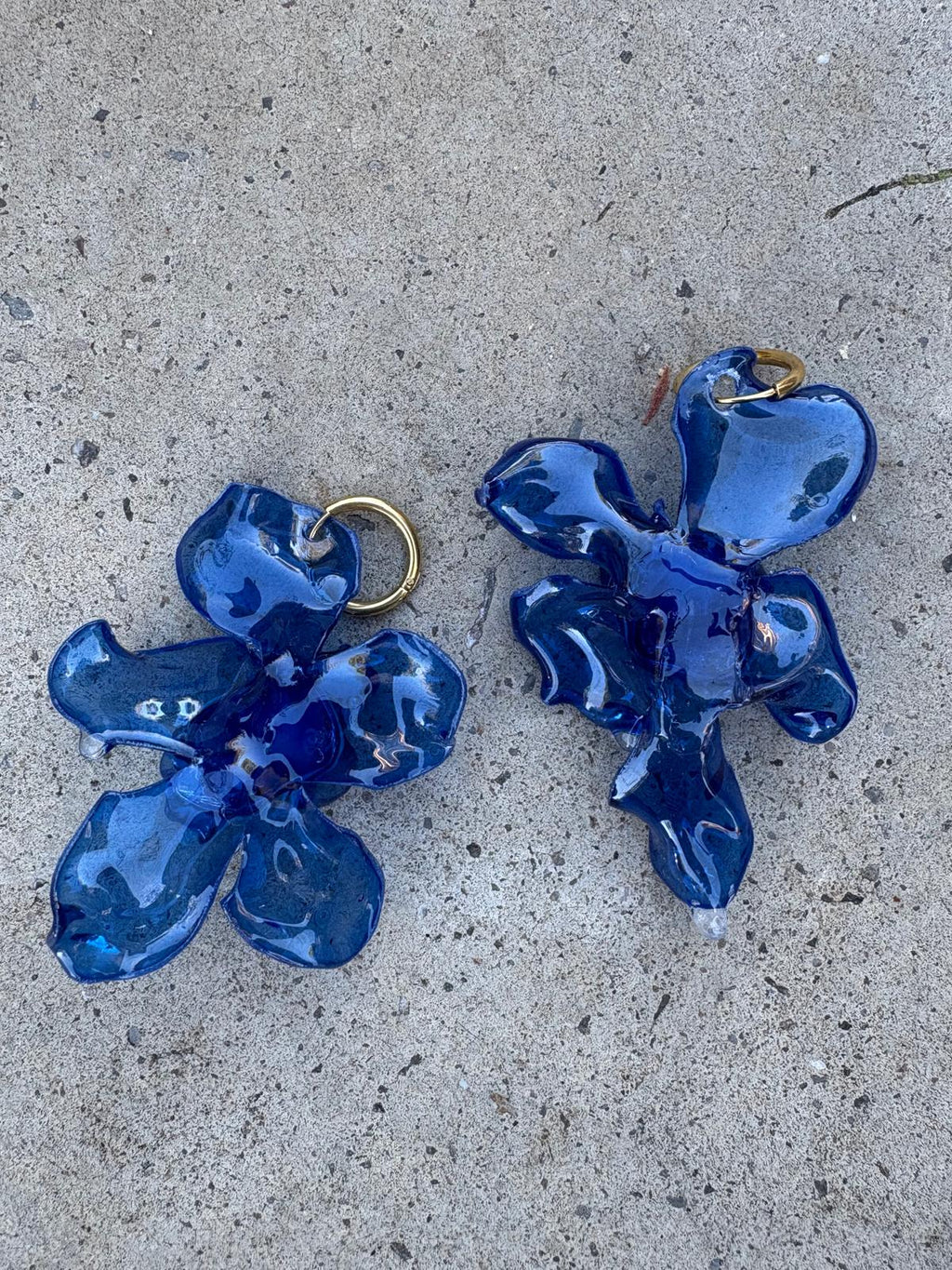 Pendientes flor grande azul marino