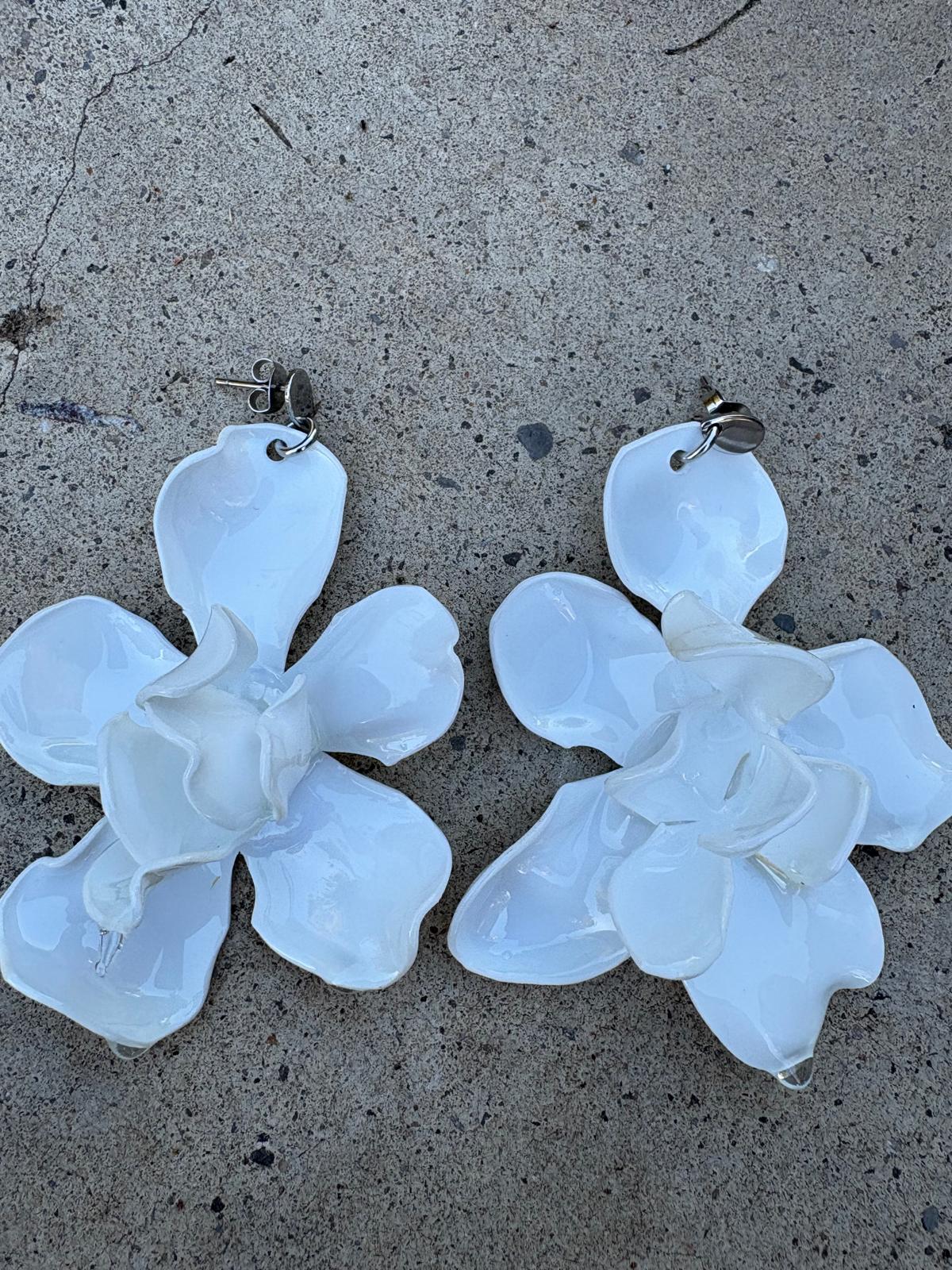 Pendientes flor grande blanco