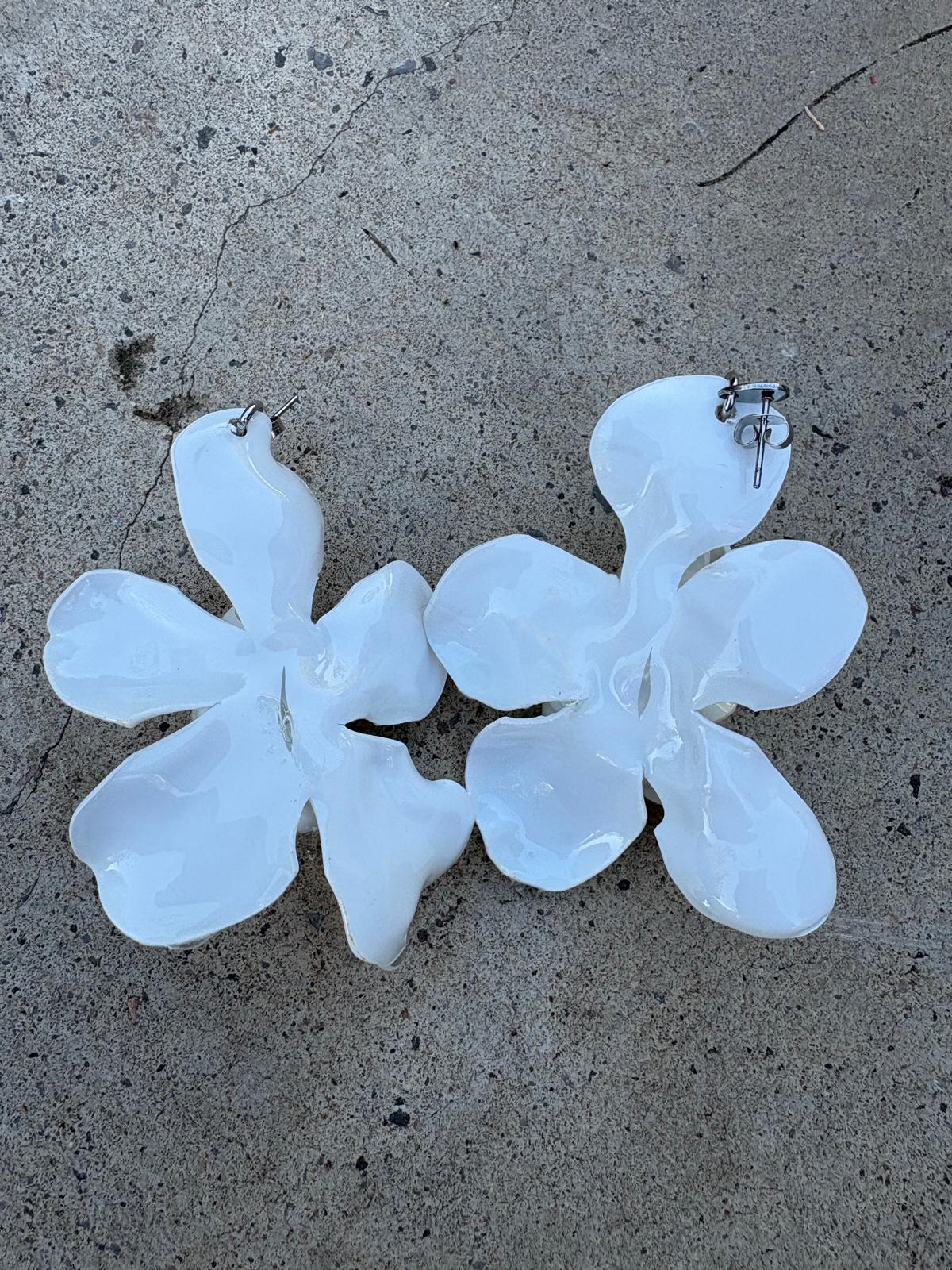 Pendientes flor grande blanco