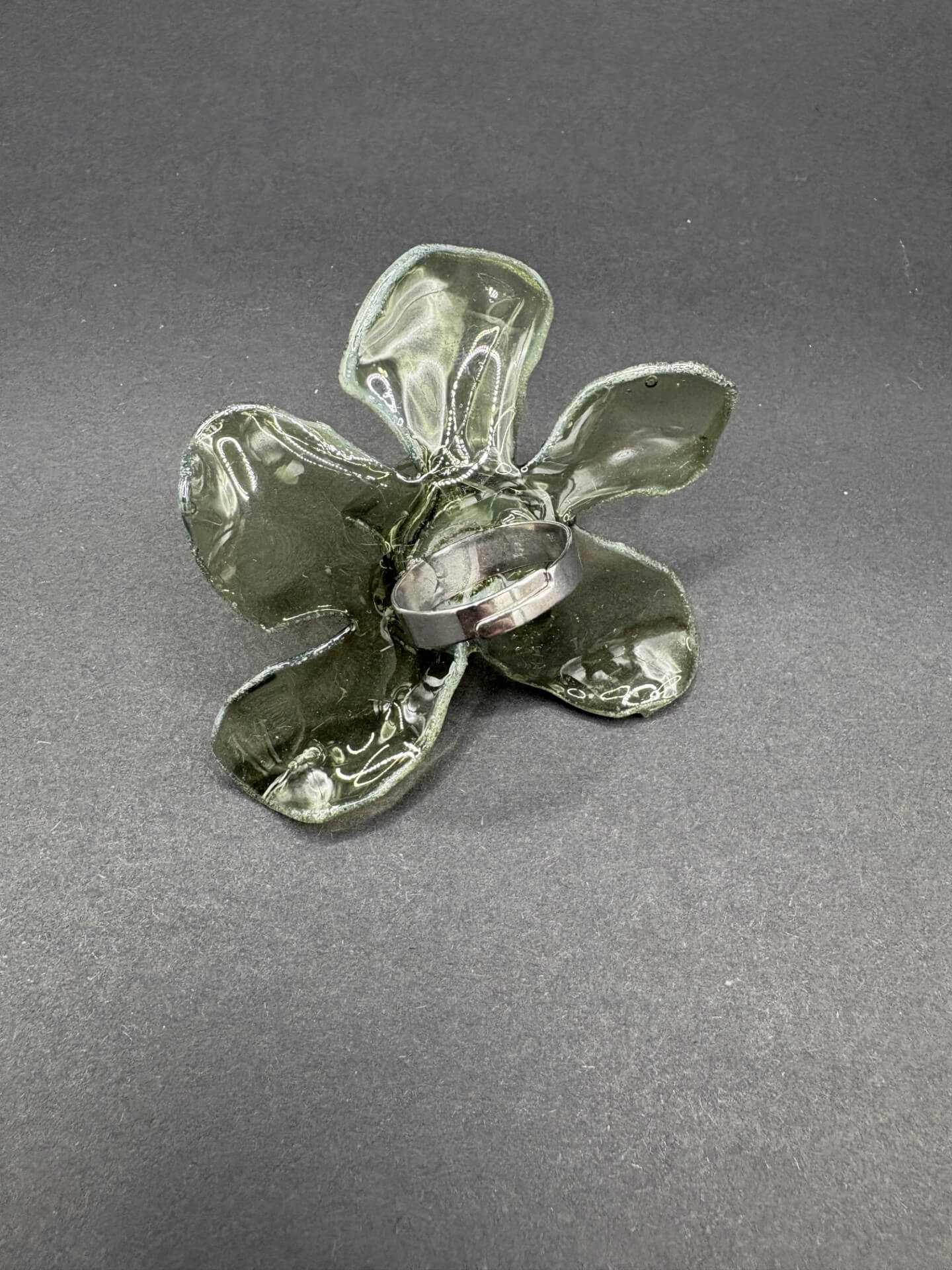 Anillo Magnolia Gris