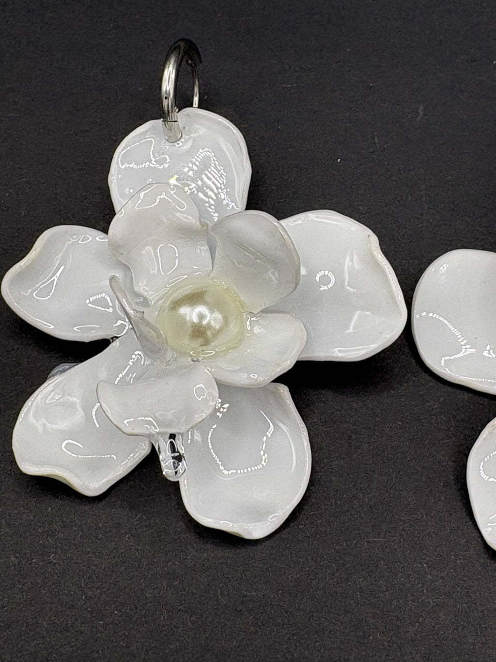 Pendientes Magnolia blanco
