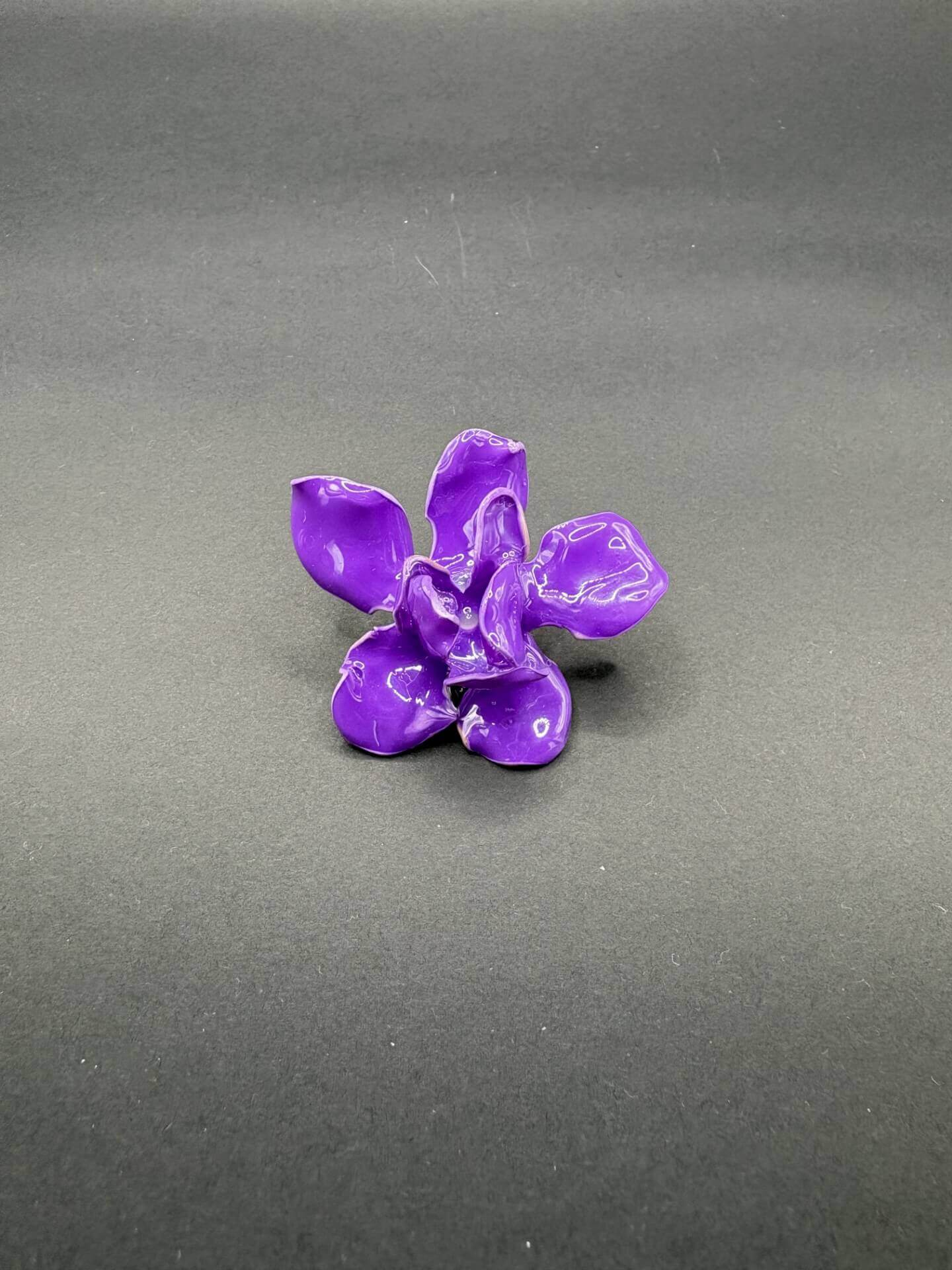 Anillo Magnolia Morado Opaco