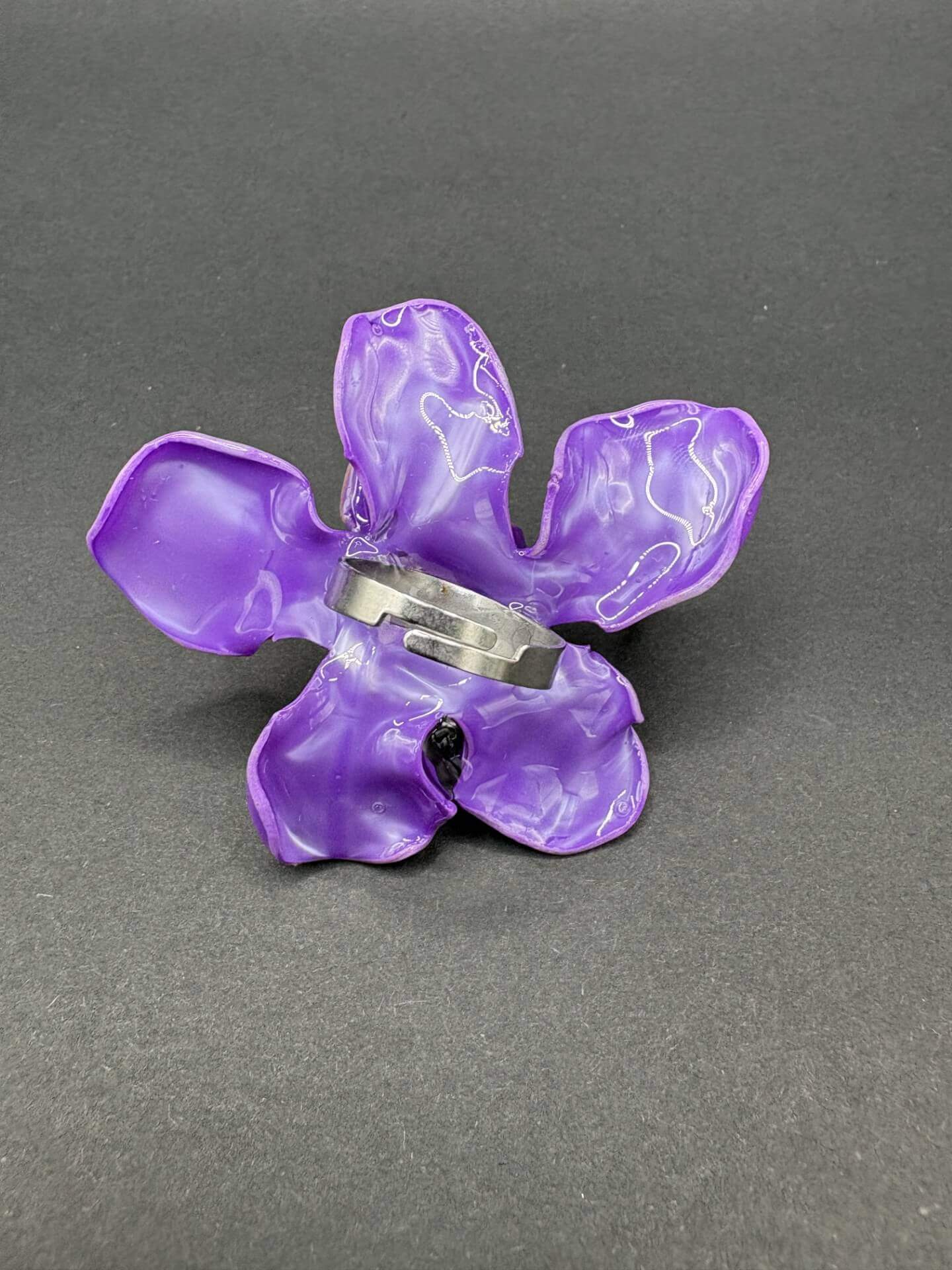 Anillo Magnolia Morado Opaco
