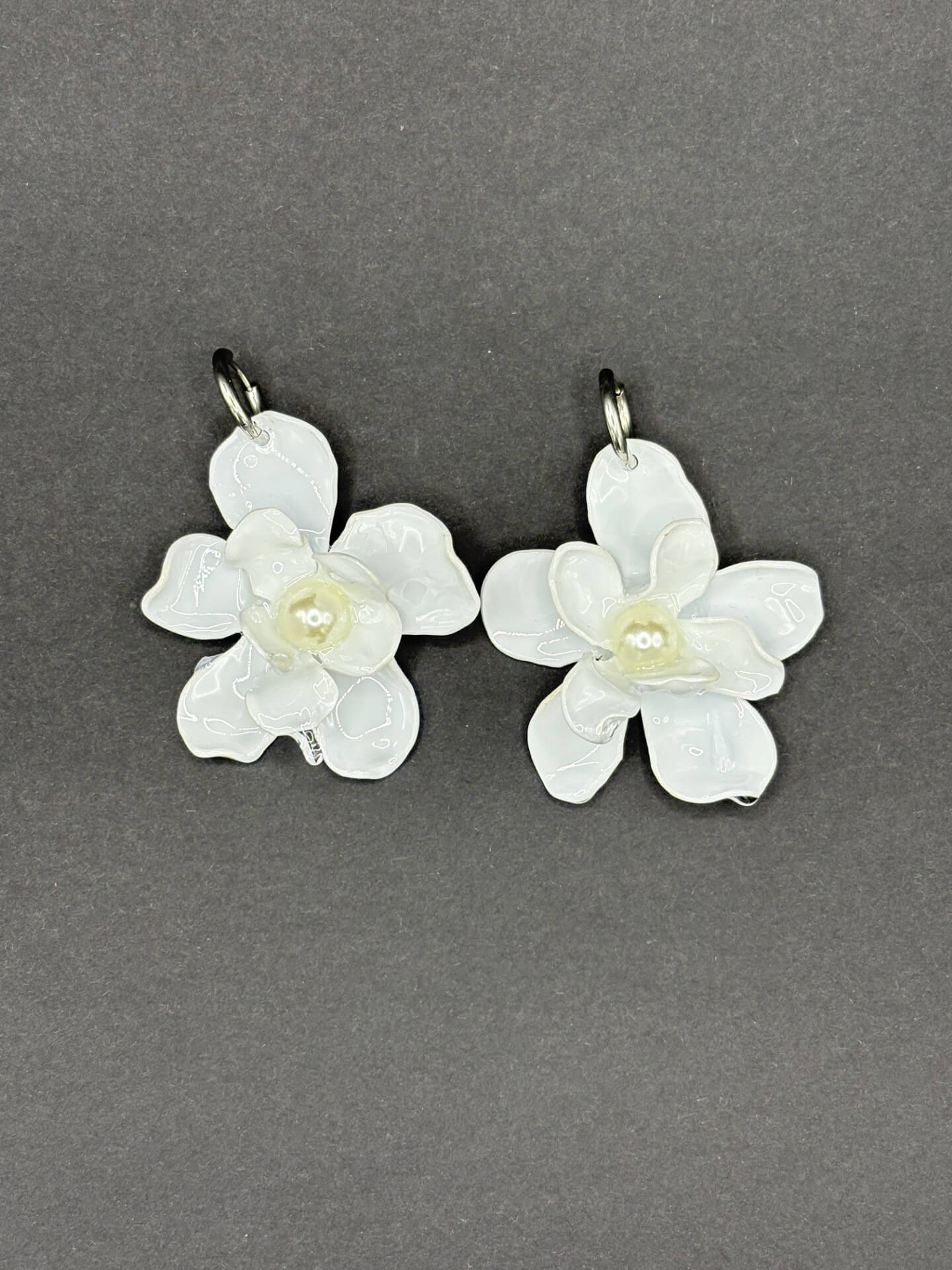 Pendientes Magnolia blanco