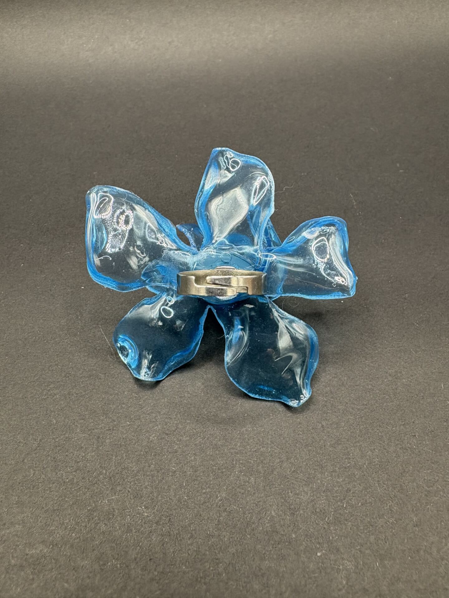 Anillo Magnolia azul transparente