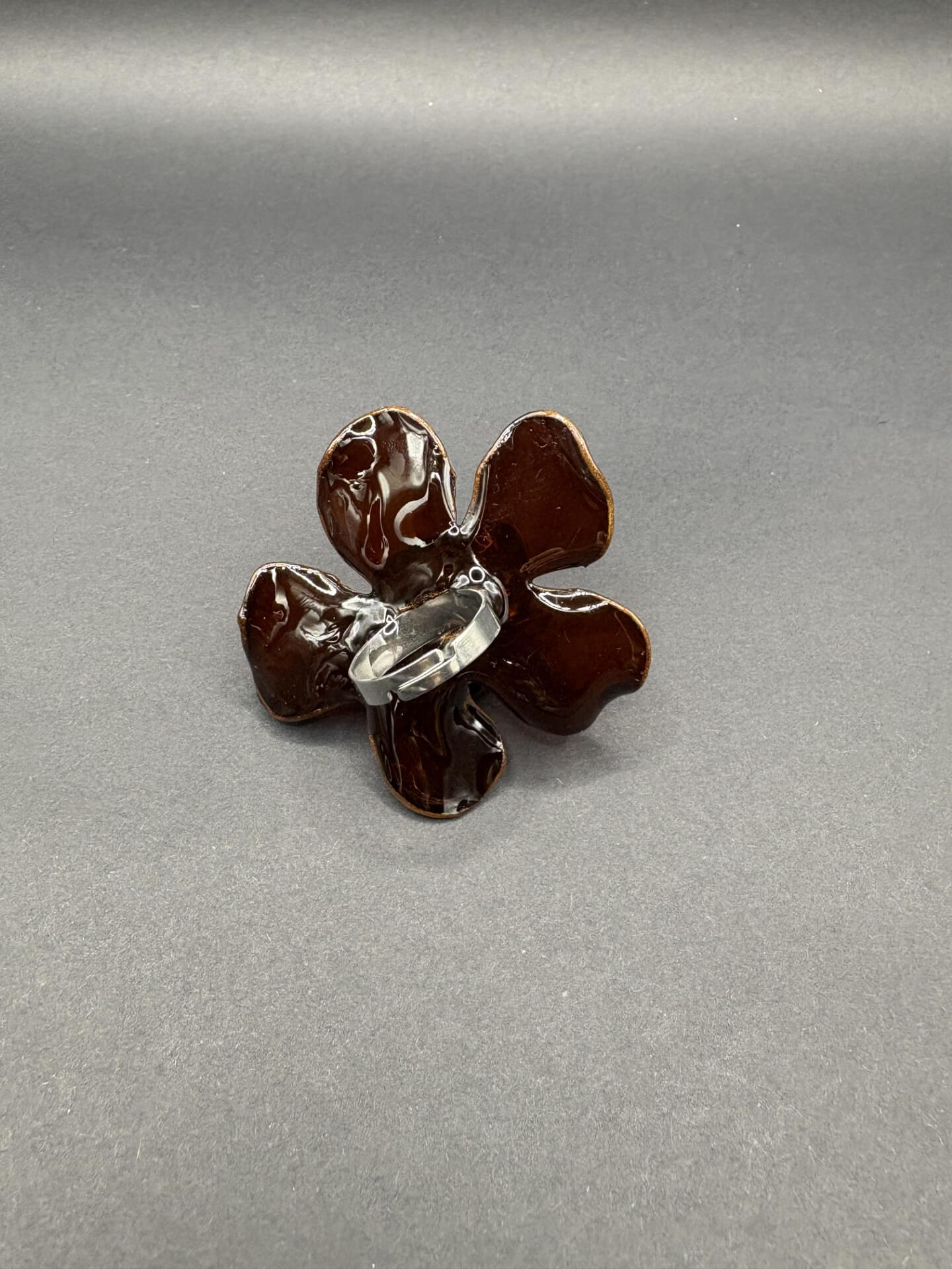 Anillo Magnolia Marrón Transparente