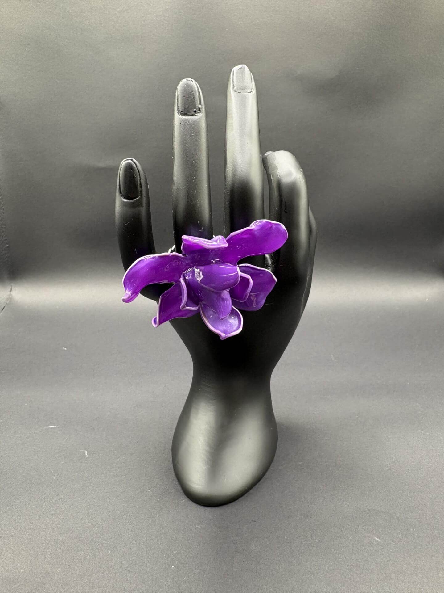 Anillo Magnolia Morado Opaco