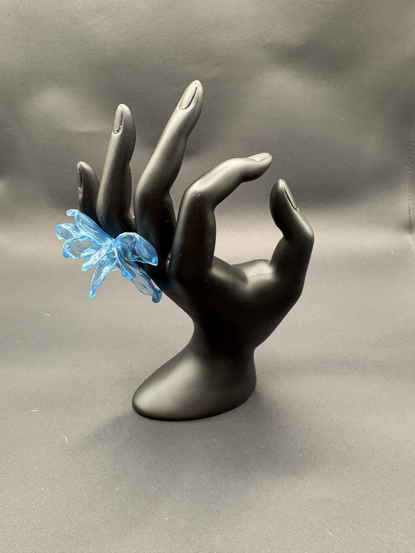 Anillo Magnolia azul transparente