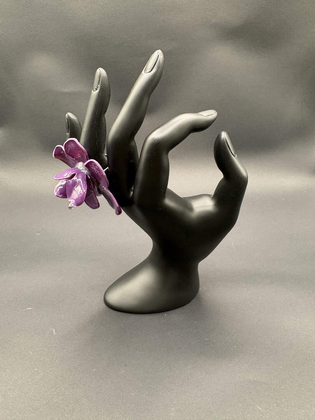 Anillo Magnolia Morado Opaco
